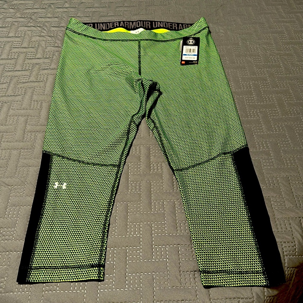 Under Armour Ladies Capri Leggings, NWT’s, Size XL